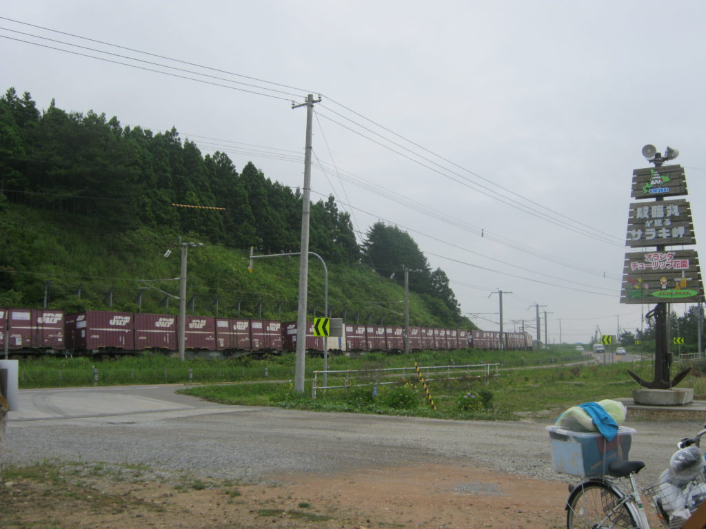 北海道の貨物列車に遭遇。