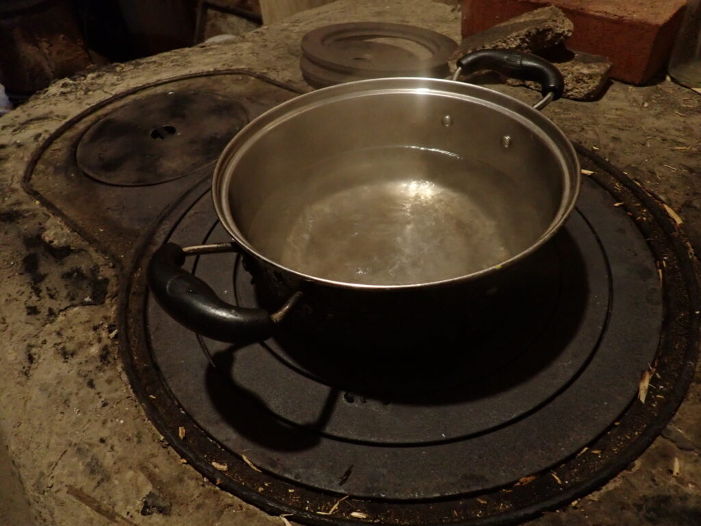 鍋で１０００ｍｌのお湯を沸かす