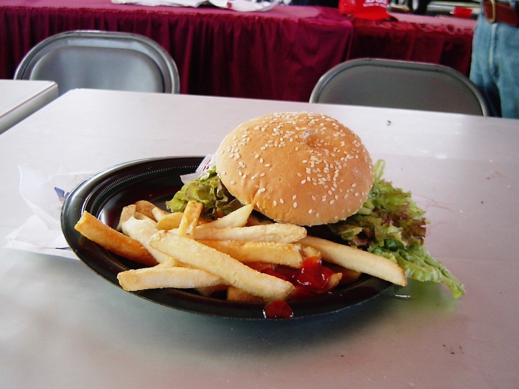 米軍基地で食べたハンバーガー。