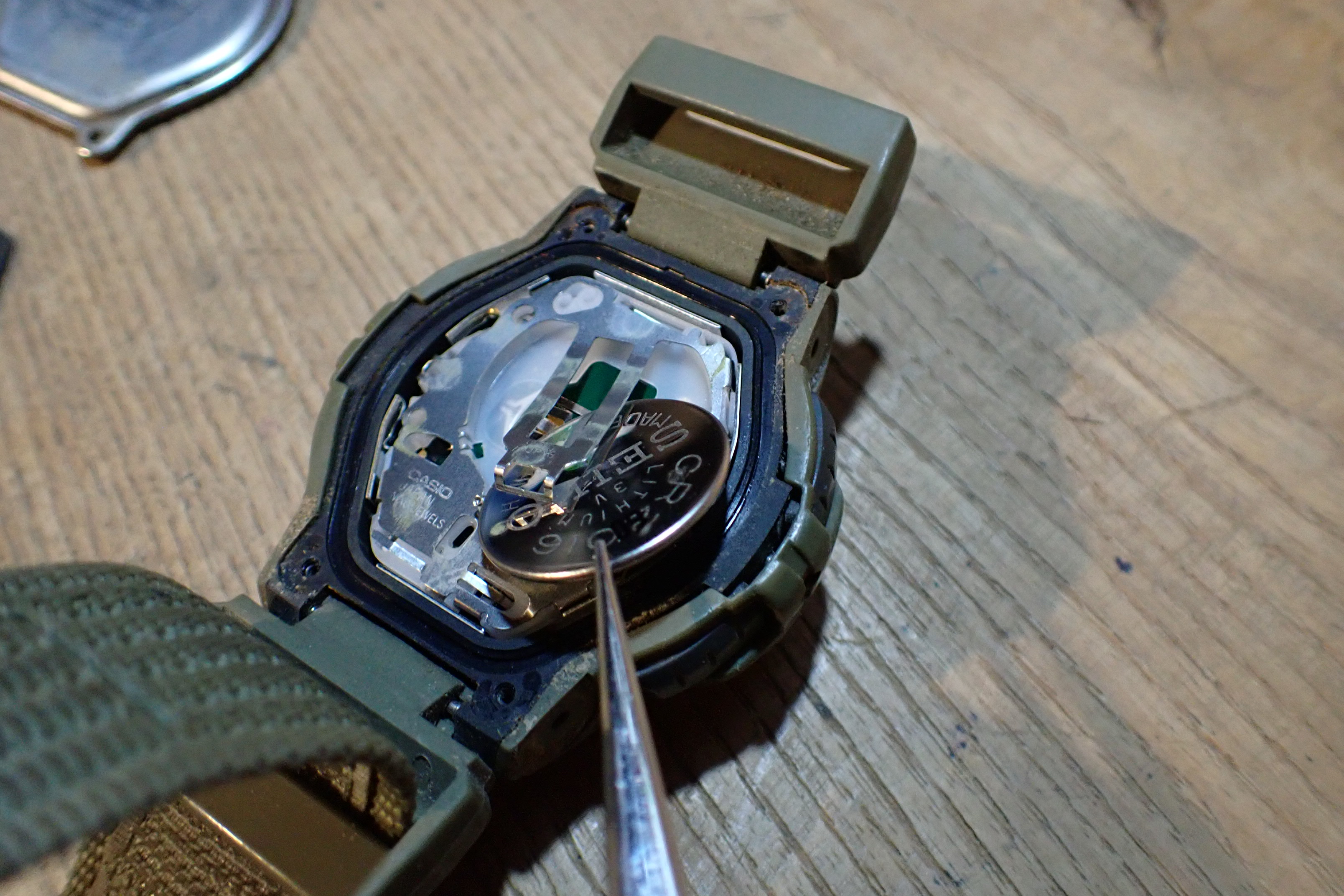 G‐SHOCKの電池交換を自分でやってみる | 自給自足の小さな暮らしーろん