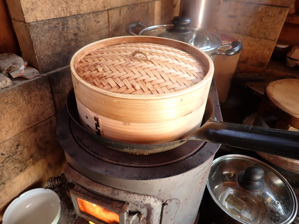 柿ういろうを蒸す。