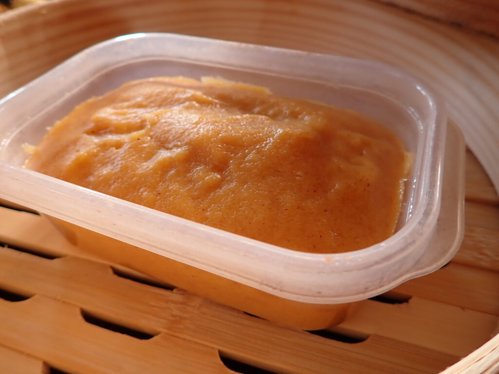 蒸しあがった柿ういろう。