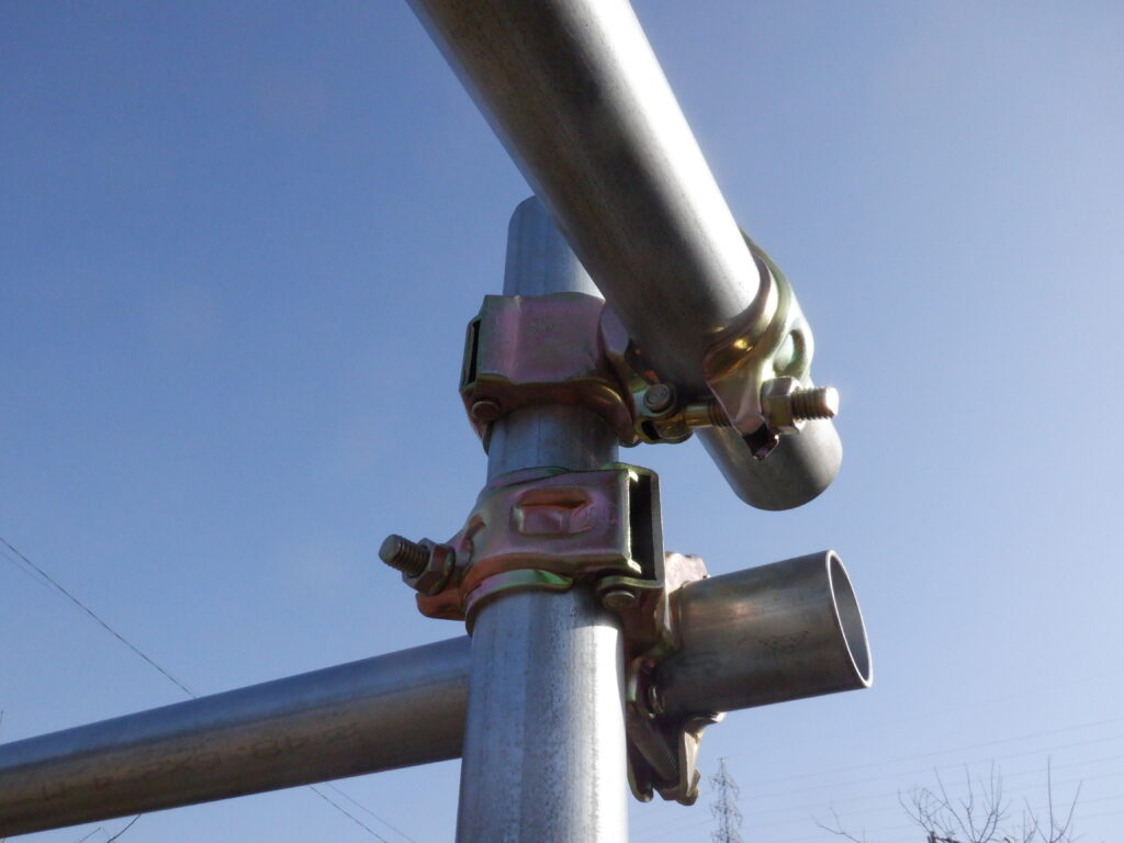 直交クランプで固定していく。