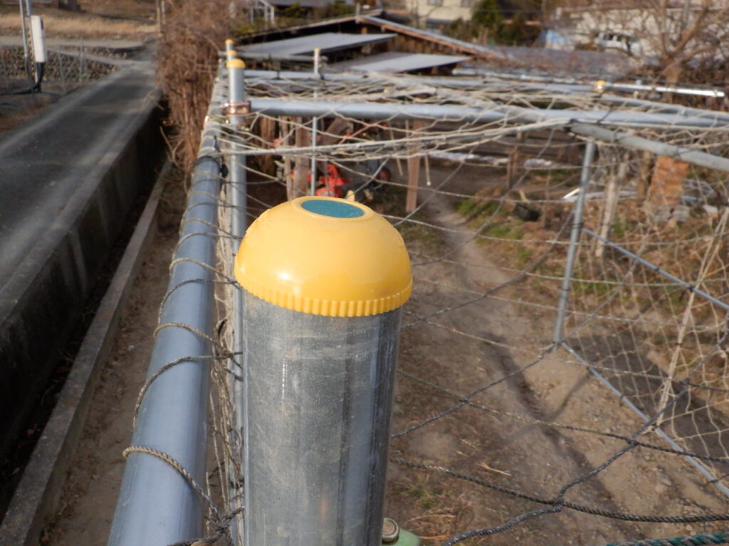 単管キャップを取りつける。