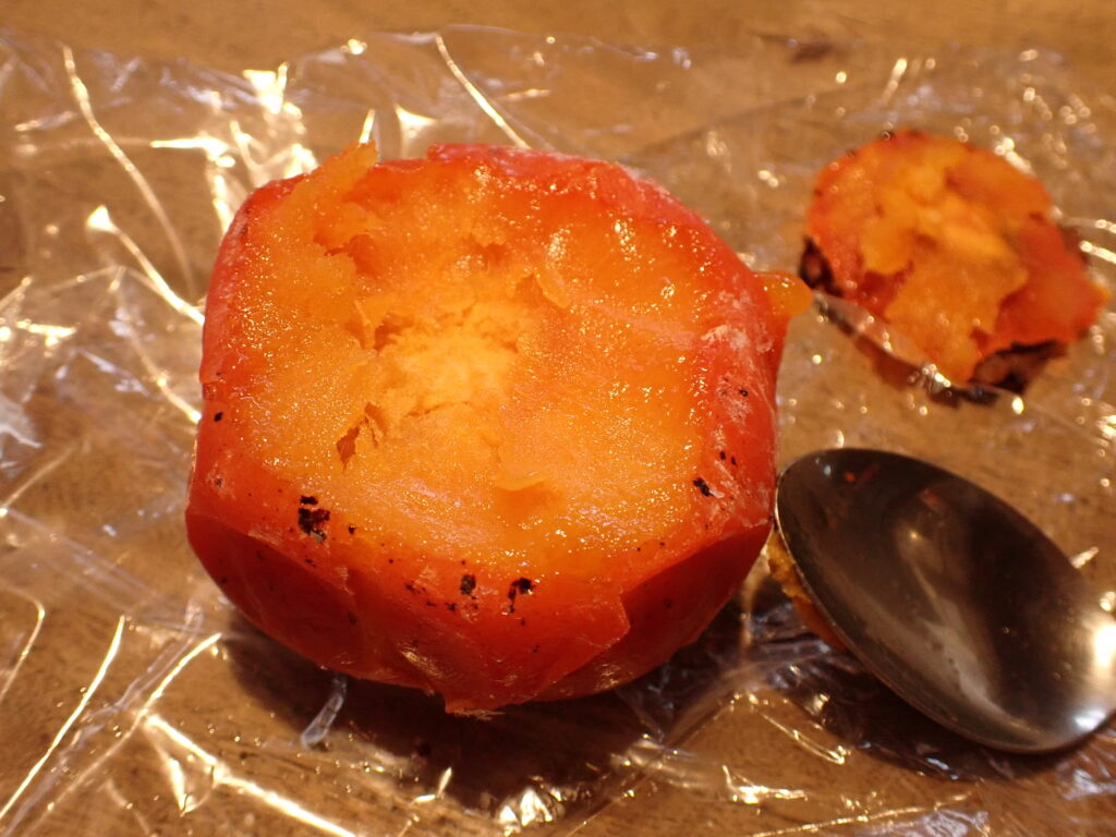 凍らせた柿を解凍する。