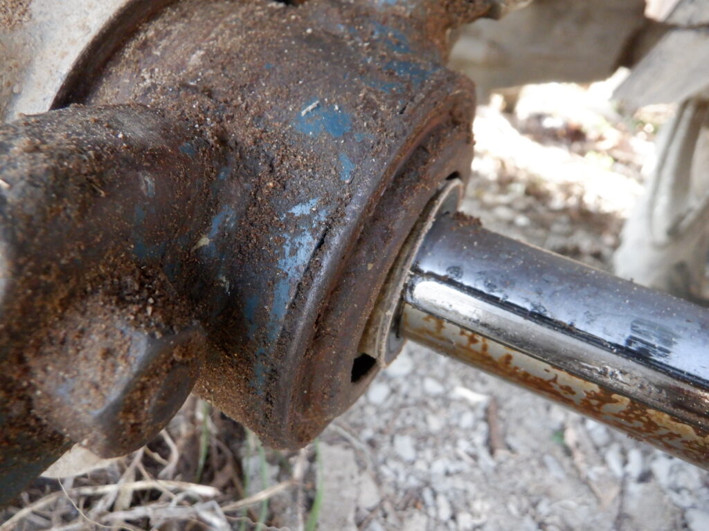 耕運機のロータリ部のオイル漏れしている。