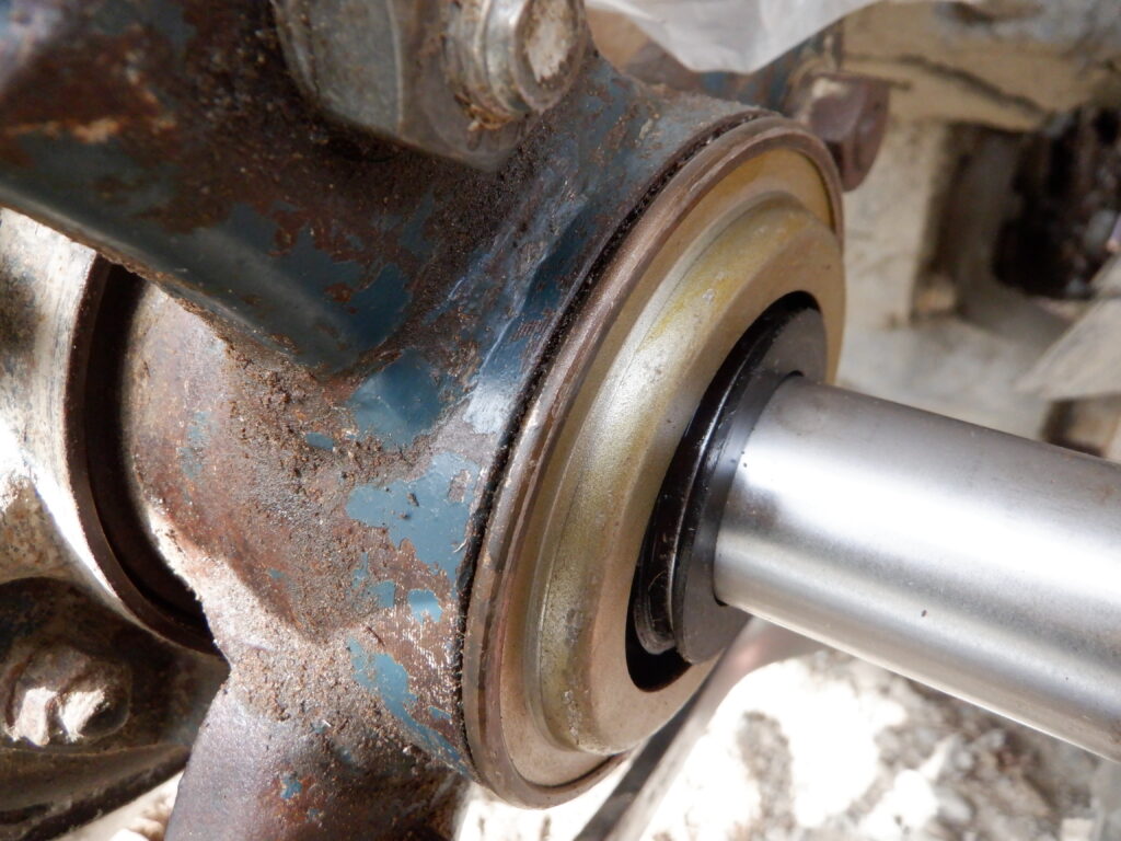 大小2つのオイルシールがセットできた。