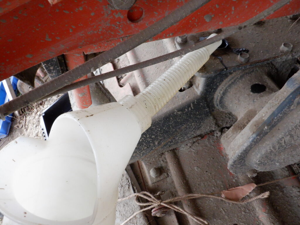 ギアオイルを入れる。